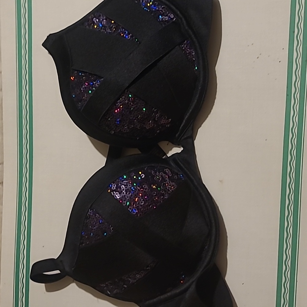 Victoria secret  very sexy push up pigeonnant bra